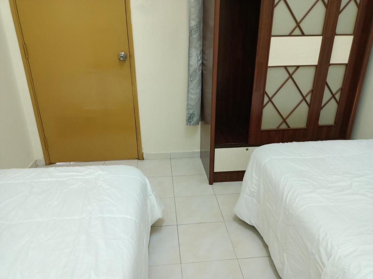 Oyo Home 90419 Sahar Guesthouse Malacca Bagian luar foto