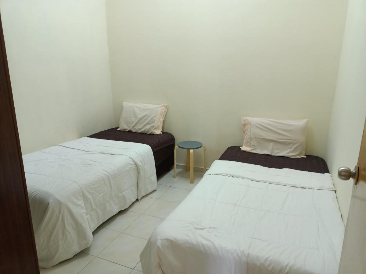 Oyo Home 90419 Sahar Guesthouse Malacca Bagian luar foto