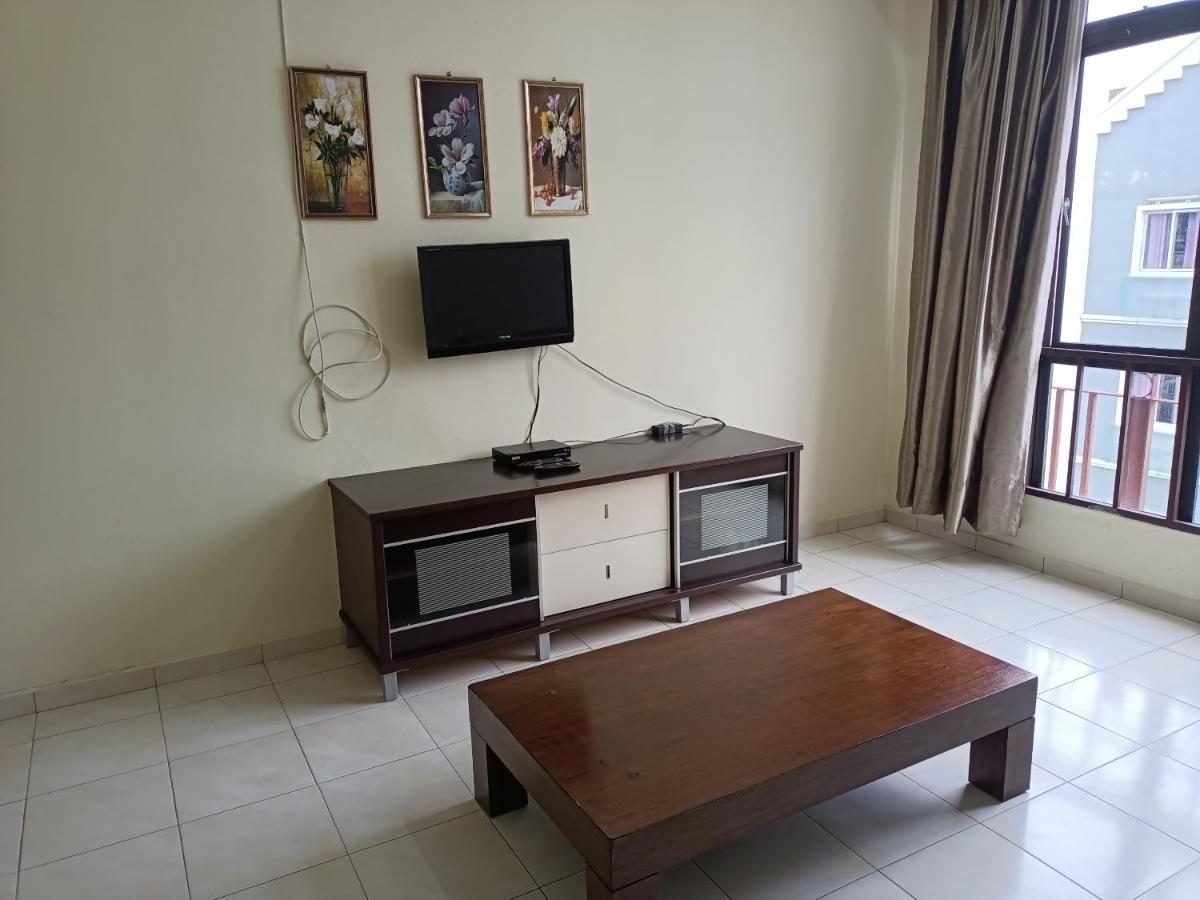 Oyo Home 90419 Sahar Guesthouse Malacca Bagian luar foto