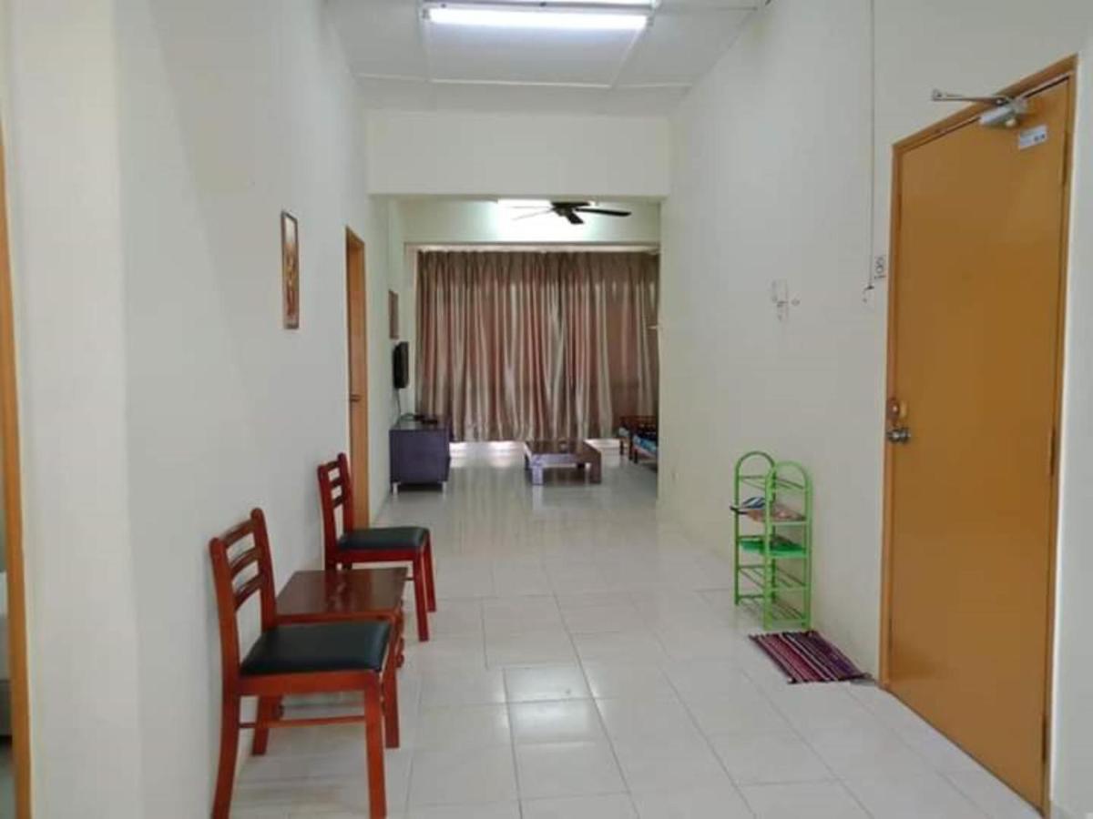 Oyo Home 90419 Sahar Guesthouse Malacca Bagian luar foto