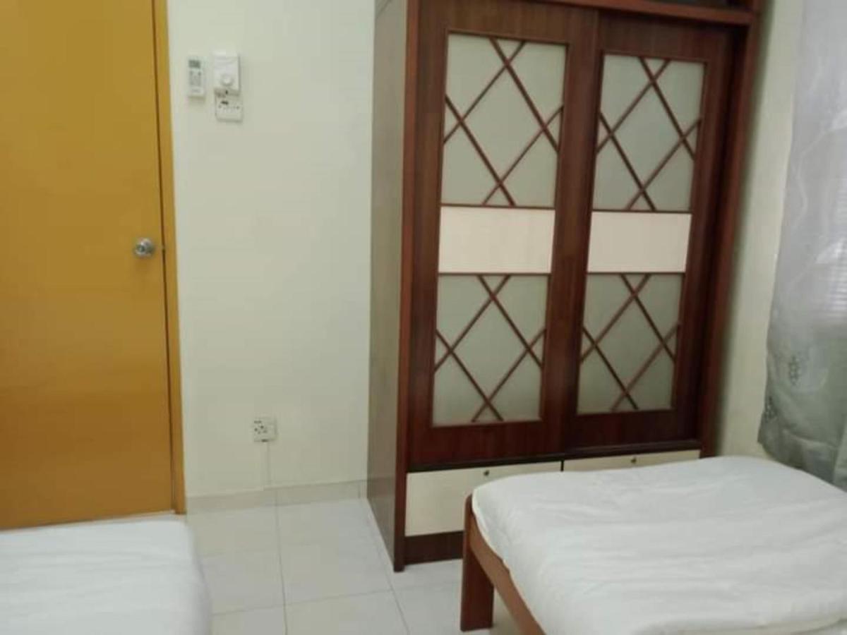 Oyo Home 90419 Sahar Guesthouse Malacca Bagian luar foto