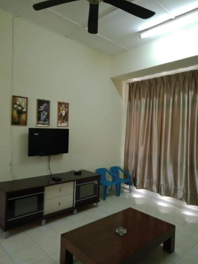 Oyo Home 90419 Sahar Guesthouse Malacca Bagian luar foto