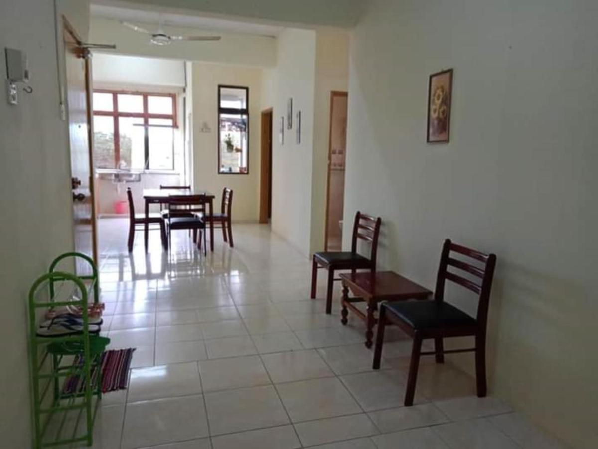 Oyo Home 90419 Sahar Guesthouse Malacca Bagian luar foto