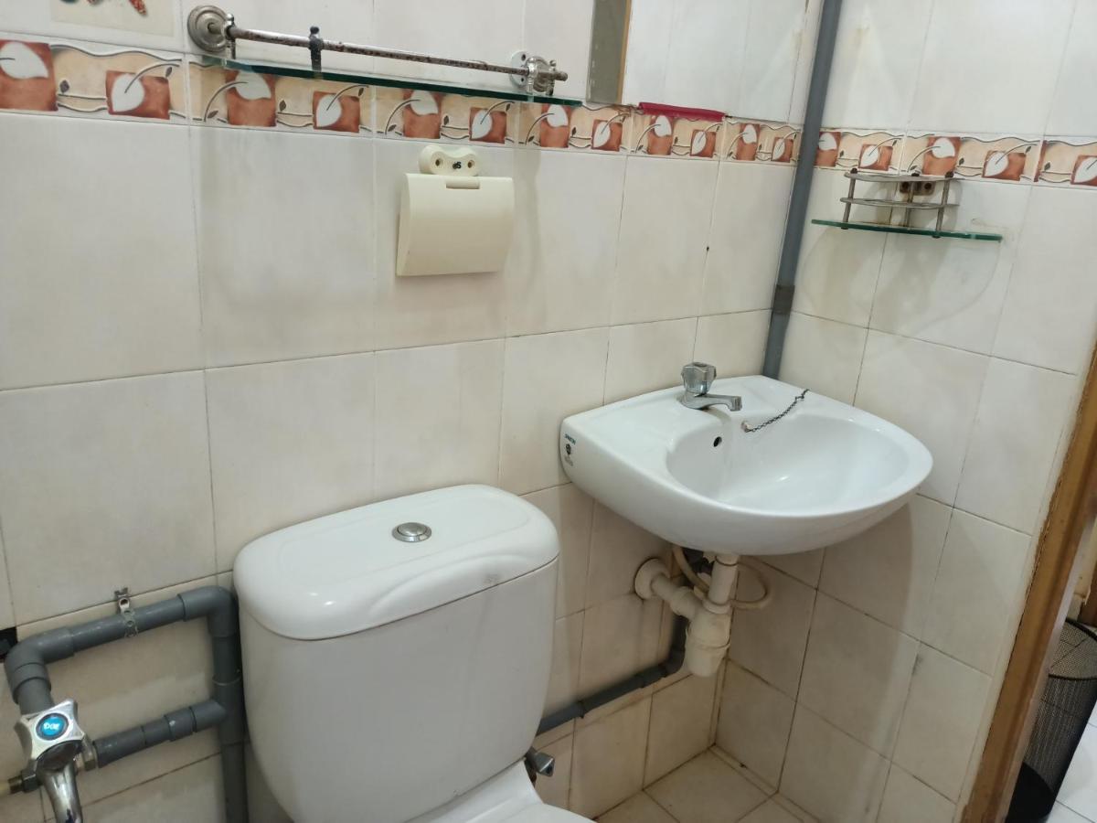 Oyo Home 90419 Sahar Guesthouse Malacca Bagian luar foto