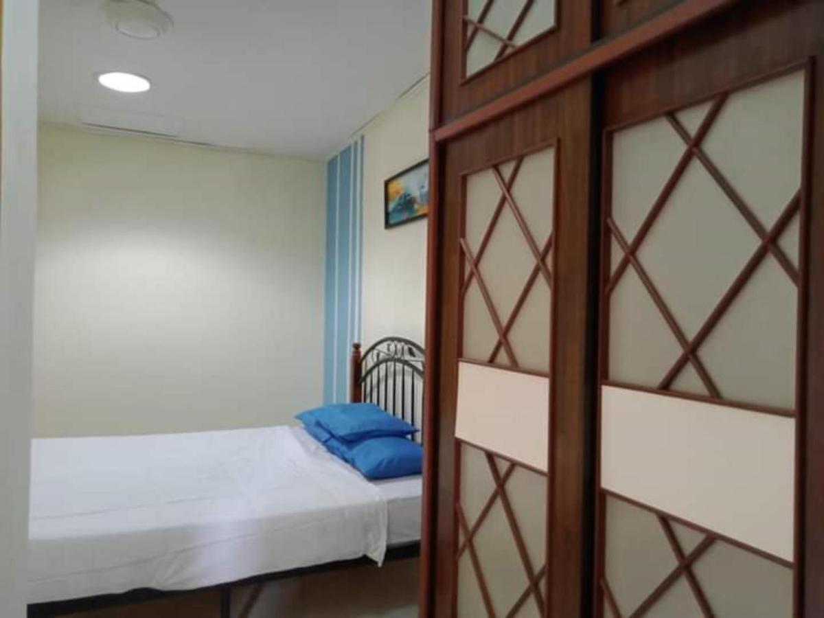 Oyo Home 90419 Sahar Guesthouse Malacca Bagian luar foto