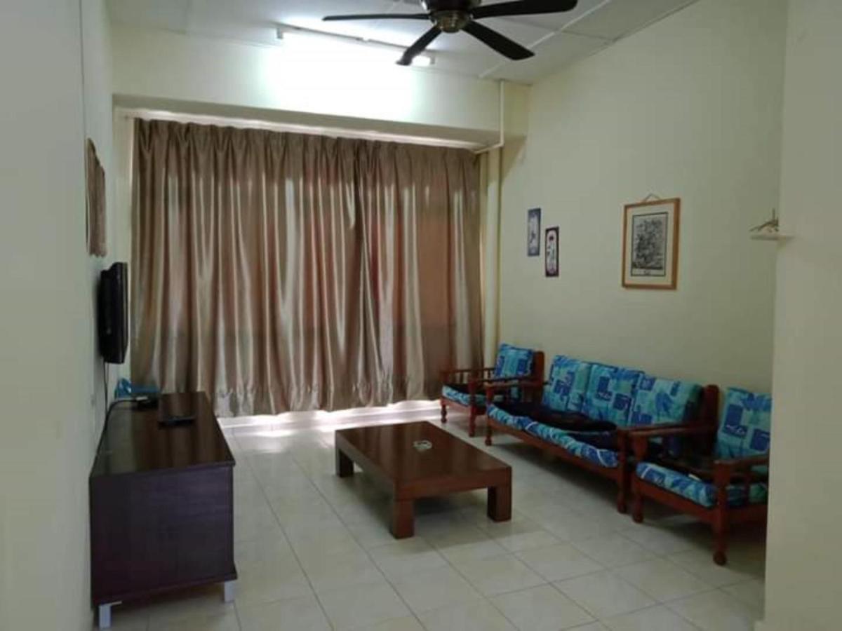 Oyo Home 90419 Sahar Guesthouse Malacca Bagian luar foto