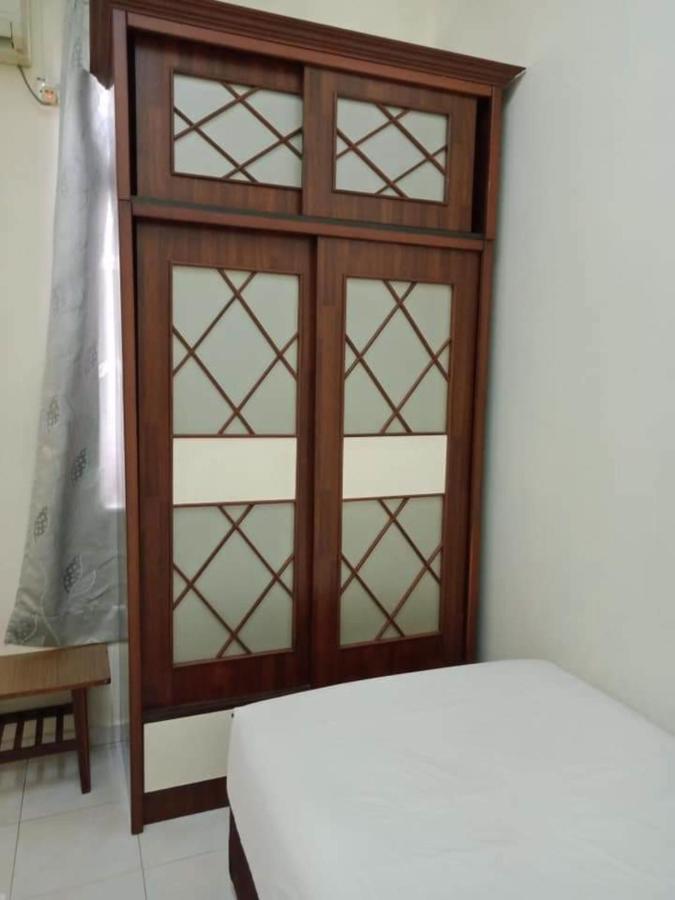 Oyo Home 90419 Sahar Guesthouse Malacca Bagian luar foto